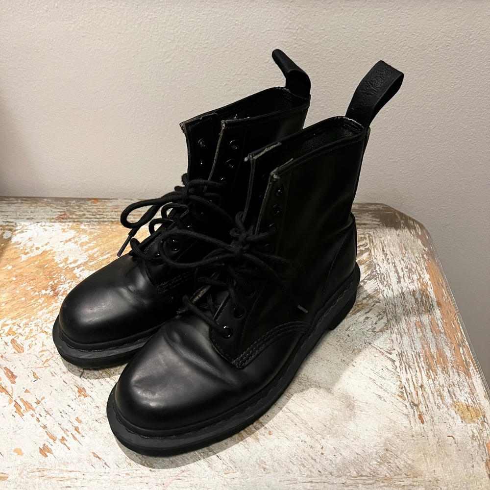 Dr. Martens 1460 Mono Black Smooth Leather 8-Eye Lace Up Boots Womens 7